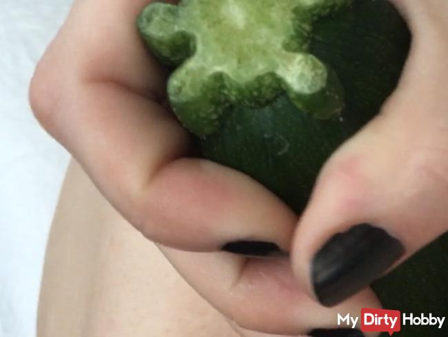 Zucchinichaos - Close-Up-Insertion - Video