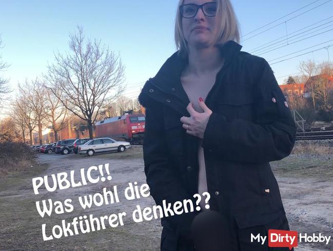 Naked Public! - Am Gleis gewichst und gepisst!