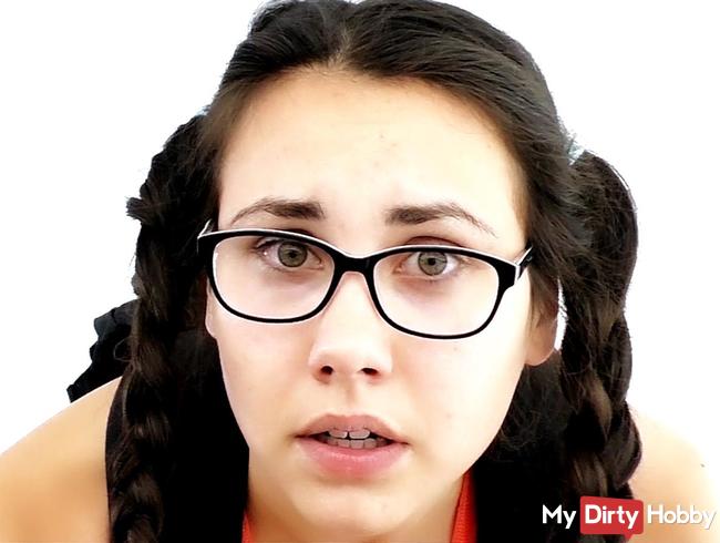 Schüchterne Ab****ientin vom Stiefvater der Freundin verführt - auch wenn es weh tat!