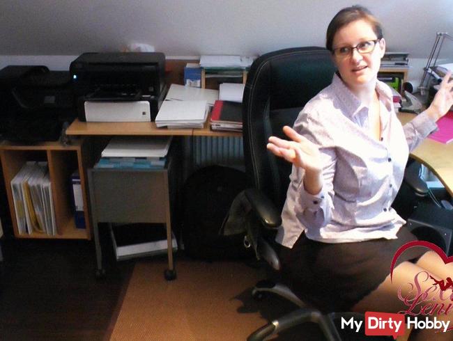 Überstunden-Geiler Dreier im Büro