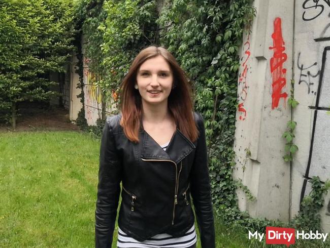 Spontaner Blowjob beim Ausflug!
