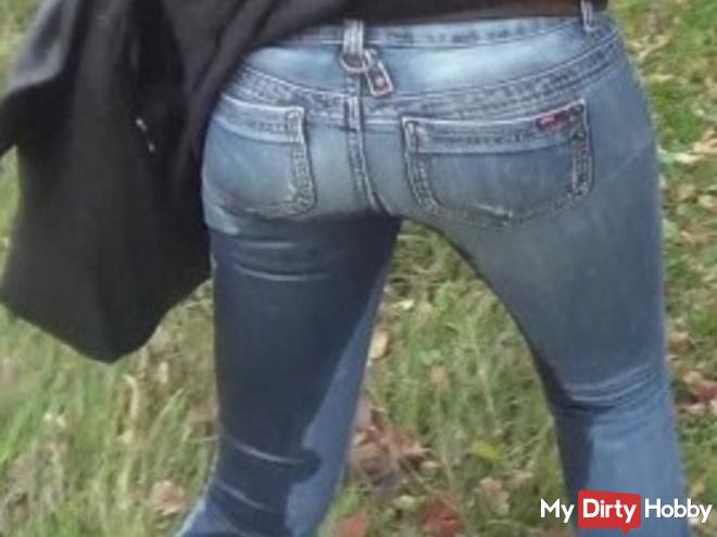 black russian bikini leg peeing script